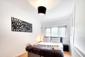 Spacious 4 Bed House in Birmingham City Centre, Ideal for long term with Free Parking