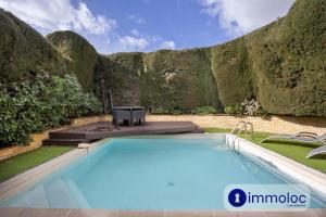 Air-conditioned house with private pool