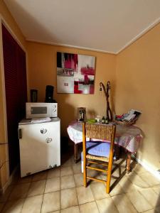 Chambre pour 2, au calme, proche du centre, avec un arrêt de bus au bas de la maison et climatisé