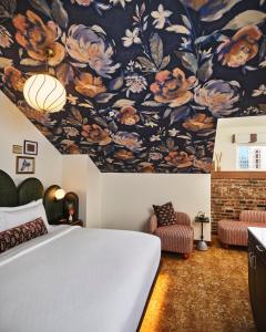 Deluxe Studio room in The Crawford Hotel at Union Station
