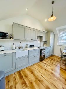 No3 Little Eaton - Perfectly located town house - By the sea - Free Parking