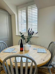 No3 Little Eaton - Perfectly located town house - By the sea - Free Parking