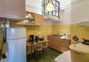 Ivys Leaves, Value Flat in theChania City