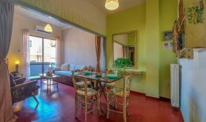 Ivys Leaves, Value Flat in theChania City