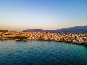 Ivys Leaves, Value Flat in theChania City