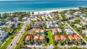 La Isla Bonita by Coastal Chic Vacations - هولمز بيتش