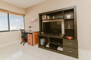 GRM1601 Modern 1 BDR with skyline views from Miraflores