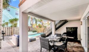 La Isla Bonita by Coastal Chic Vacations