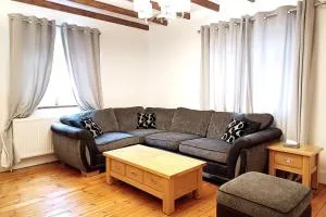 Charming 4B Bungalow w/ Garden Near Beach & Downs - Upper Bleeding