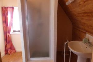B&B / Chambres d'hotes Gite a la ferme sarroux 8 personnes capacite 10 p : photos des chambres