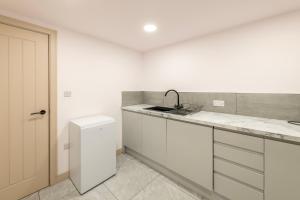 Cosy Medway with FREE PARKING by Prescott Apartments