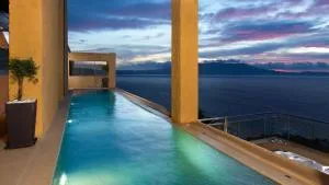 Beachfront Ravdoucha Epavlis Eleni Villa - Pool, Hot Tub, Gym, Sauna, Private Parking, WiFi - Kalidhónia