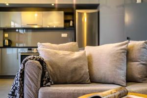 O&O Group - Gazi Metro APT Urban Balcony Oasis