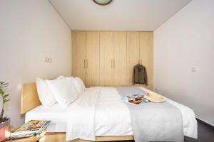 O&O Group - Gazi Metro APT Urban Balcony Oasis