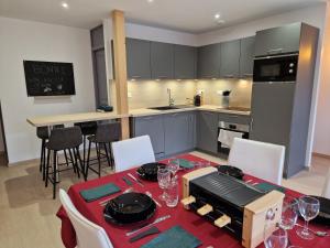 Gite spa atypique, Vosges, chez Bubu, école rénovée bain nordique et nature