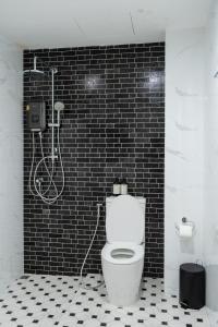 Knox Hatyai just 10 steps to Greenway Night Market