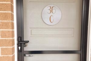 2BR Wollongong Home 5 mins walk to Hospital & Train Station with Free Parking and Fast Wi-Fi