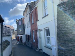 Maypole Cottages -5 Mill Road