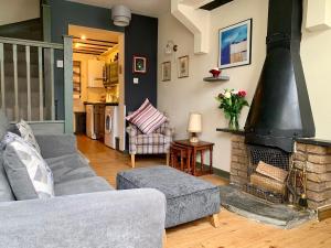 Maypole Cottages -5 Mill Road