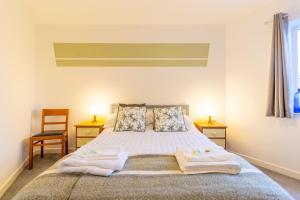 NEW! 2BR House in Leamington Spa by Clarendon Stays , Ideal for Professionals, Free Parking, WiFi, Smart TV!