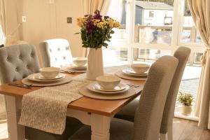 Hollicarrs - Cherry Blossom Lodge