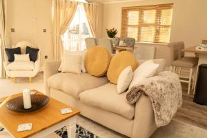 Hollicarrs - Cherry Blossom Lodge