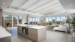 Emerald Chic Noordhoek - solar backup - Noordhoek