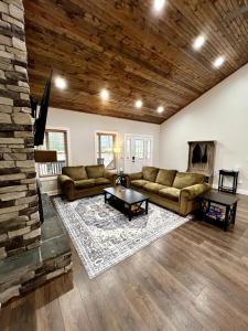 Adventure Cabin with Private Pond Near New River Gorge & Summersville Lake