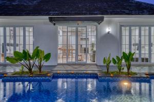 2 Bed modern Apartment with big pool