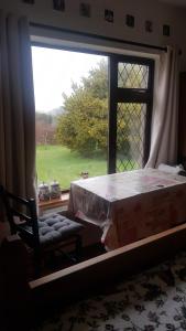 Room in a private house in the middle of countryside first store or bar within 10 min drive cats in the property