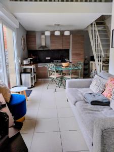 Maison avec jardin, calme et ensoleillée à 2 minutes du centre-ville