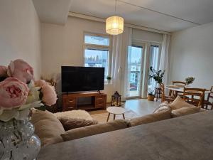 Stylish top floor ap, with private parking, next to a tram stop