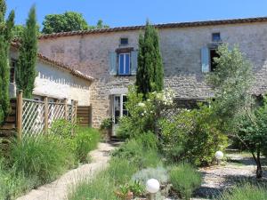 grand gite les Cayrols, piscine