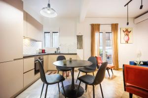 Stylish Apartment in Thissio l Dedicated Workspace