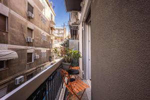 O&O Group - Eclectic Chic Thissio Apartment