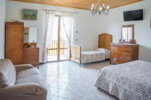 004 - Agriturismo La Marpea - Camera Gallina, 12chilometri da Lavagna e dal Mare, cibo tipico e natura - Codivara