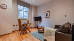Cannon Street Serviced Apartments by LovelyStay