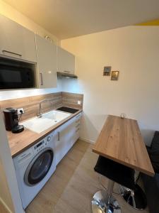 Appartements Studio neuf tout equipe - Calme - Proche centre ville - Parking gratuit : photos des chambres