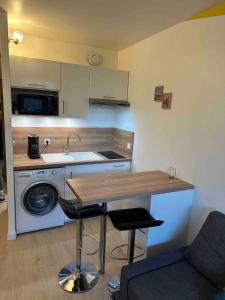 Appartements Studio neuf tout equipe - Calme - Proche centre ville - Parking gratuit : photos des chambres