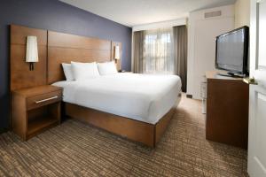 One Bedroom Executive Suite with Queen Bed and Sofa room in Residence Inn Houston Westchase On Westheimer