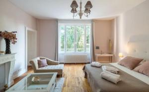 Villas Villa spacieuse avec piscine a Saint-Gence : photos des chambres