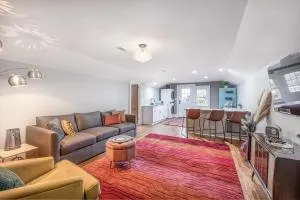 All New Main Street Charming Retro & Stylish Mid-Century Apartment Minutes to Downtown Albemarle - Seagrove
