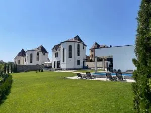 Fabulous Villa In Yerevan. - Argishti