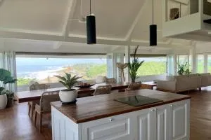 Nazaré - Luxury Penthouse with 270 Degree Kedungu Beach View by Triang Villas - 塔巴南