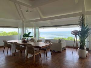 Nazaré - Luxury Penthouse with 270 Degree Kedungu Beach View by Triang Villas