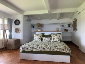 Nazaré - Luxury Penthouse with 270 Degree Kedungu Beach View by Triang Villas