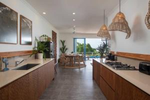 Hossegor - Tropical 1 Bedroom Ocean View Apartment by Triang Villas