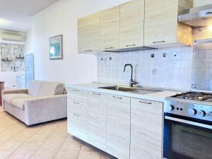 Appartamento in villa con giardino, vicino al mare