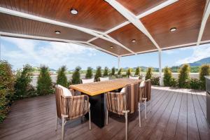 Luxury 4 Bedrooms Penthouse