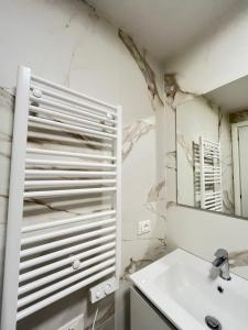 Casa Miseno, independent apartment near Metro B